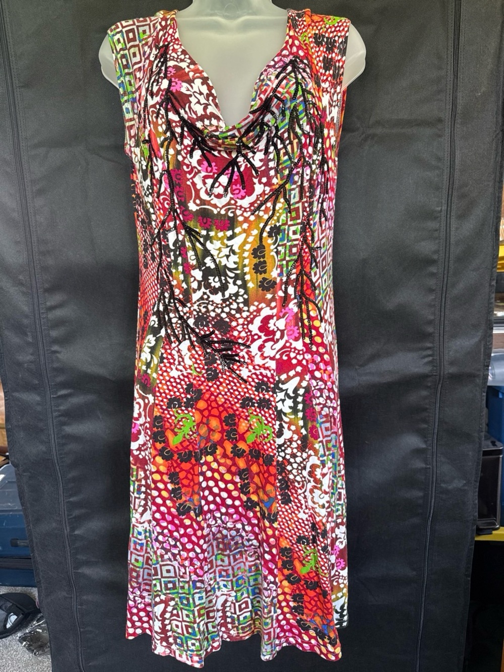 V Christina Geometric Cap Sleeve MIDI Dress with Sequined coral design Size L